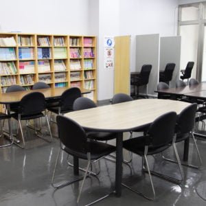 赤門会日本語言學校-圖書室